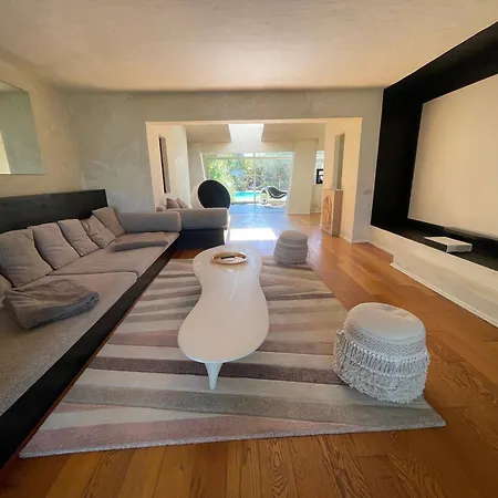 Daire Guesthost - Charming Pool