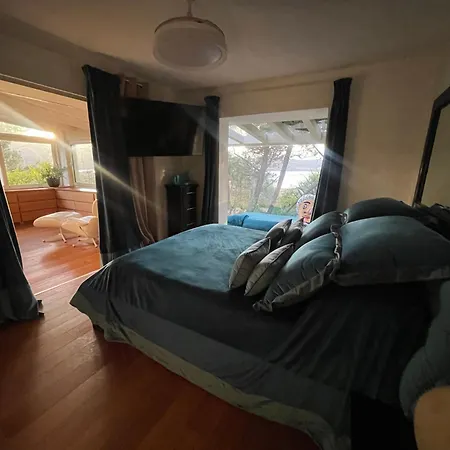 Guesthost - Charming Pool Porto Rotondo