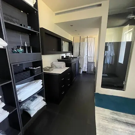 Guesthost - Charming Pool