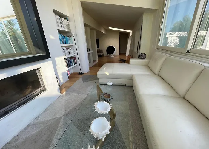 Guesthost - Charming Pool Apartament Porto Rotondo