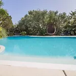 Guesthost - Charming Pool
