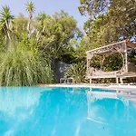 Guesthost - Charming Pool