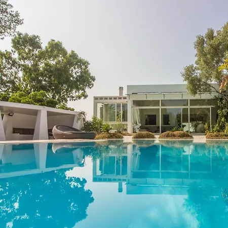 Guesthost - Charming Pool Lejlighed *