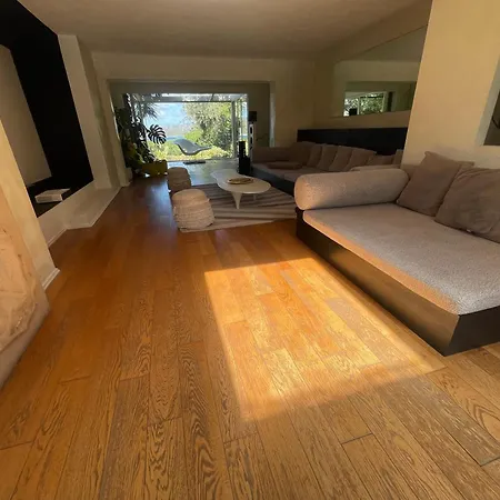 Guesthost - Charming Pool Lejlighed Porto Rotondo