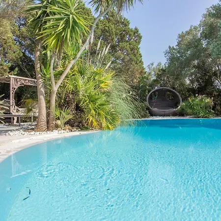 Guesthost - Charming Pool * Porto Rotondo