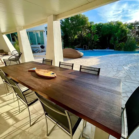 Guesthost - Charming Pool Lejlighed Porto Rotondo